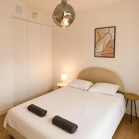 Daire Downtown Garden Loft *
