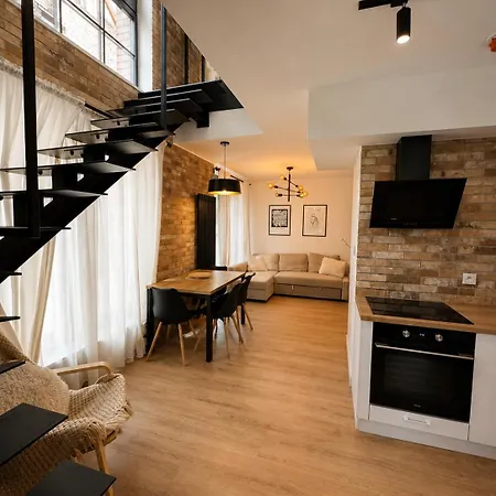 Downtown Garden Loft Daire