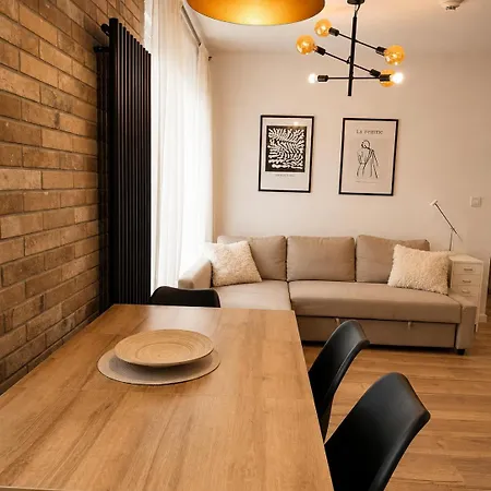 Downtown Garden Loft Daire *